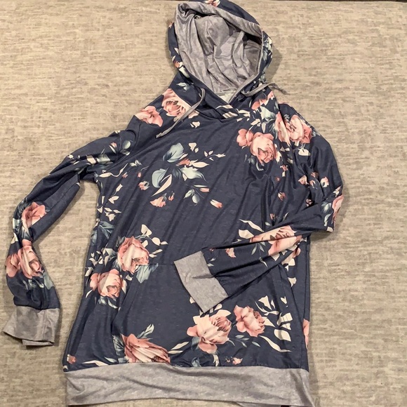 Tops - Woman’s Floral Sweatshirt- Size M